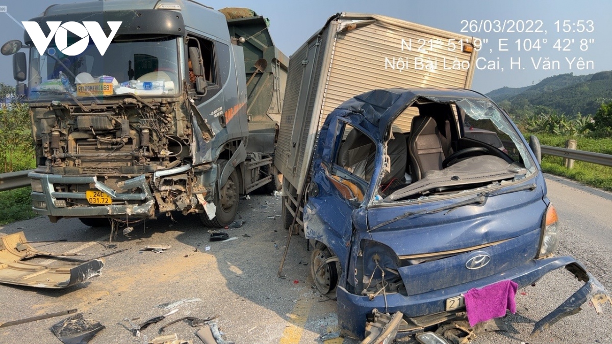 Hai vụ tai nạn giao thông trên cao tốc Nội Bài – Lào Cai làm 4 người bị thương